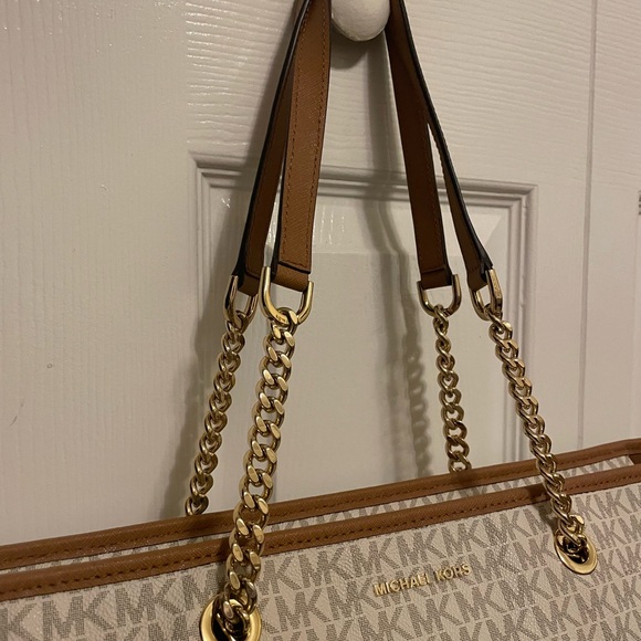 Michael Kors Signature Logo Jet Set Trvael Chain Medium tote - Picture 4 of 7